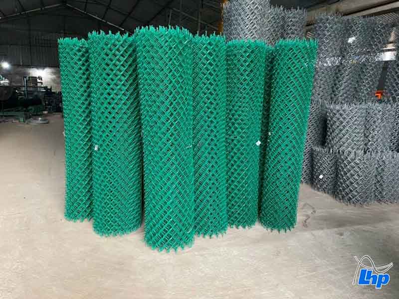 Giá Lưới B40 bọc nhựa cao hơn lưới B40 truyền thống nhưng sản phẩm có độ bền dài lâu vượt trội