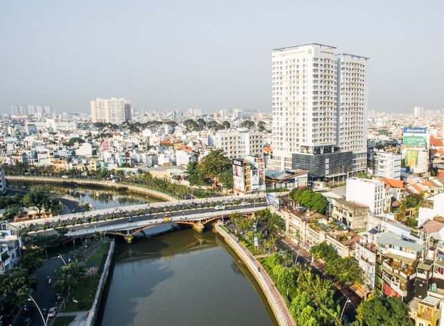Quận Phú Nhuận có vị trí thuận lợi và tiếp giáp nhiều quận trung tâm