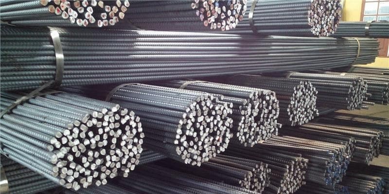 Các loại thép xây dựng phổ biến trên thị trường hiện nay là thép cuộn, thép thanh vằn, thép ống và thép hình